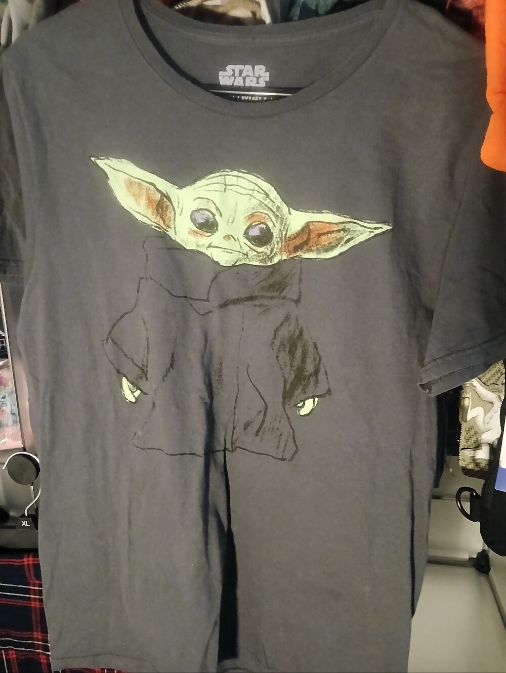 ADULT SZ MEDIUM YODA GRAPHIC TEE PREOWNED GOOD CONDITION